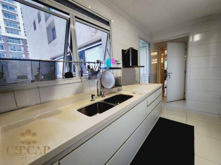 Apartamento à venda com 3 quartos, 168m² - Foto 11