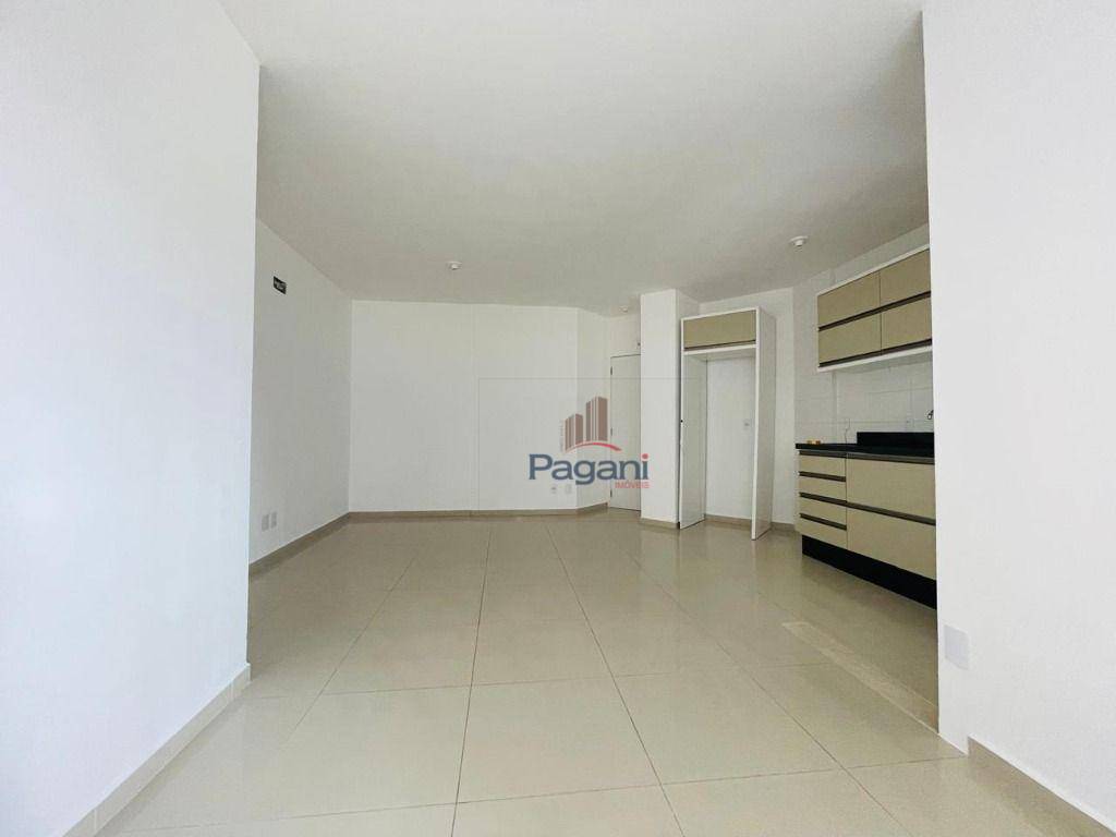 Apartamento para alugar com 3 quartos, 77m² - Foto 7