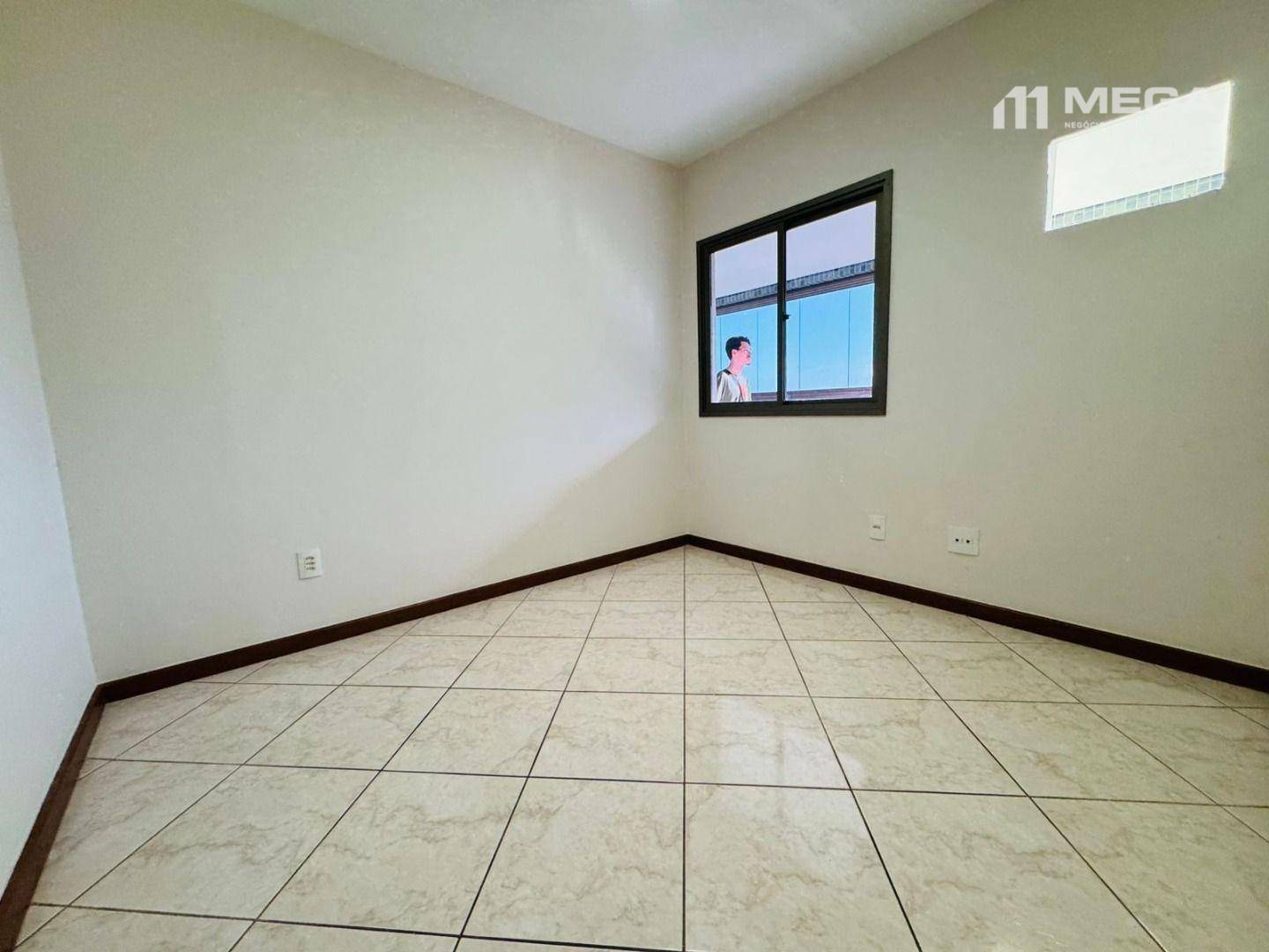 Apartamento para alugar com 3 quartos, 130m² - Foto 13