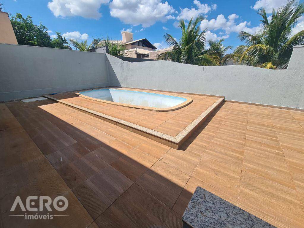 Casa, 3 quartos, 247 m² - Foto 2