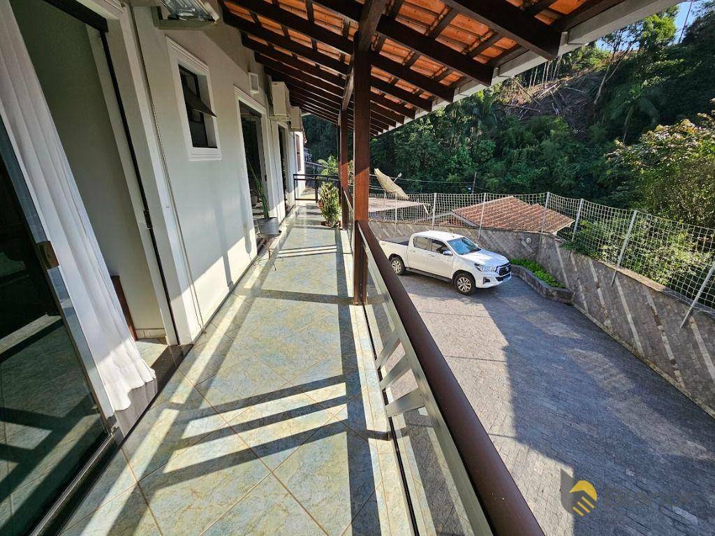 Casa à venda com 6 quartos, 375m² - Foto 27