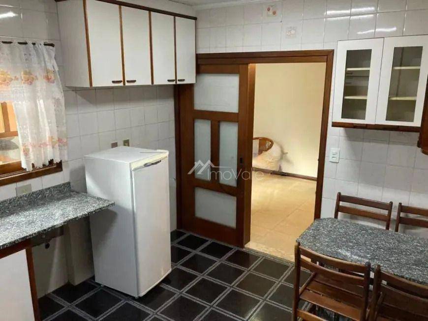 Casa de Condomínio para alugar com 6 quartos, 300m² - Foto 7