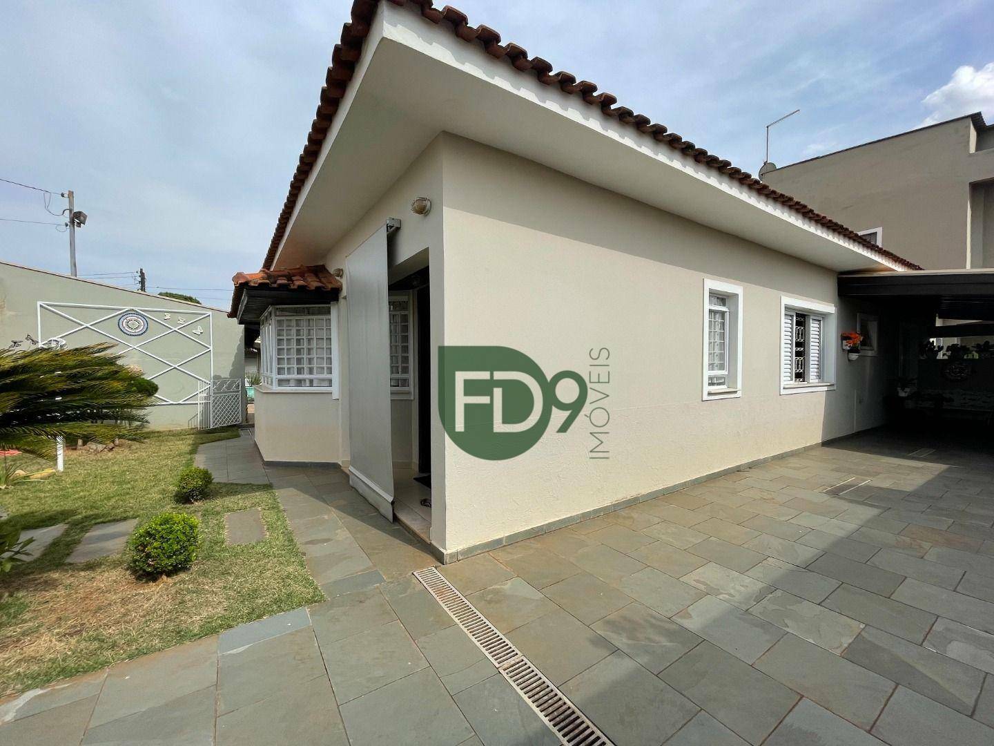 Casa à venda com 3 quartos, 210m² - Foto 3