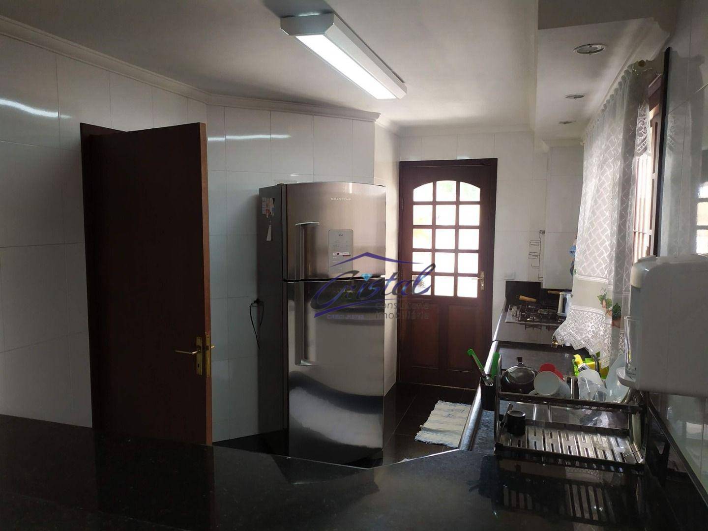 Casa para alugar com 4 quartos, 200m² - Foto 40