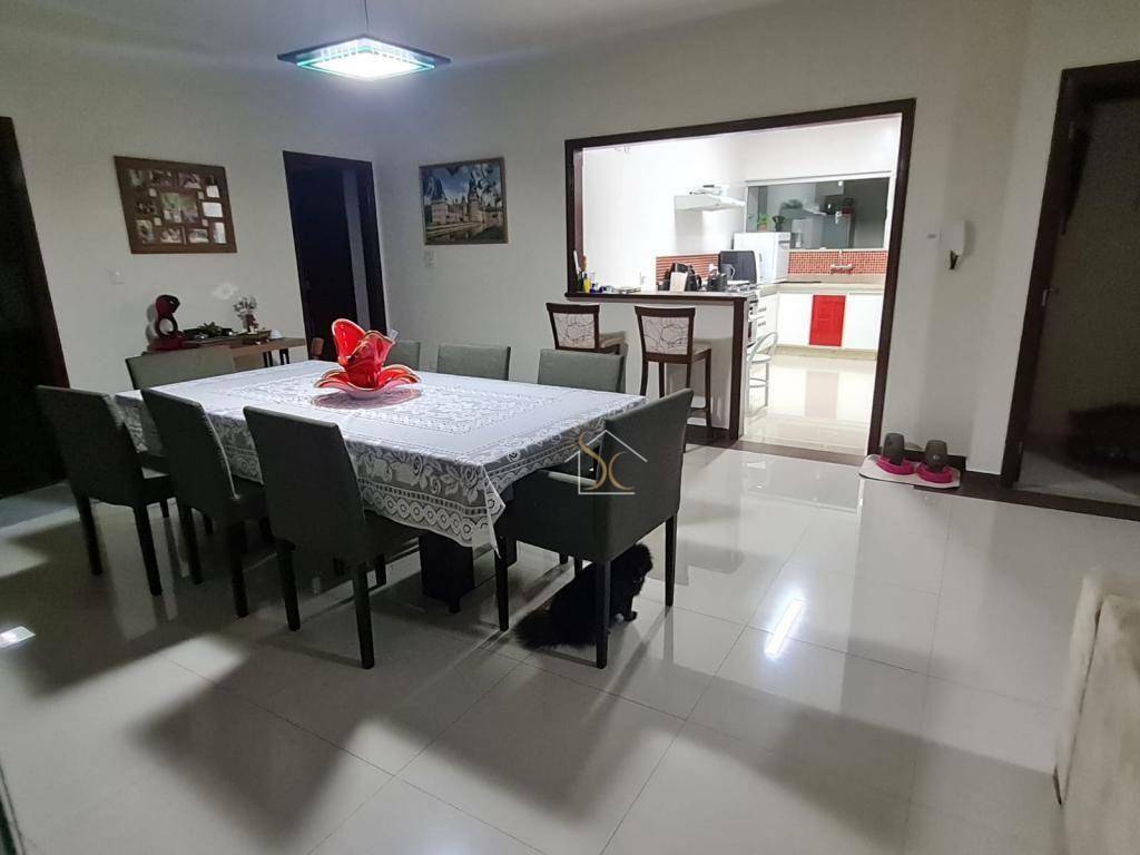 Casa à venda com 3 quartos, 174m² - Foto 1