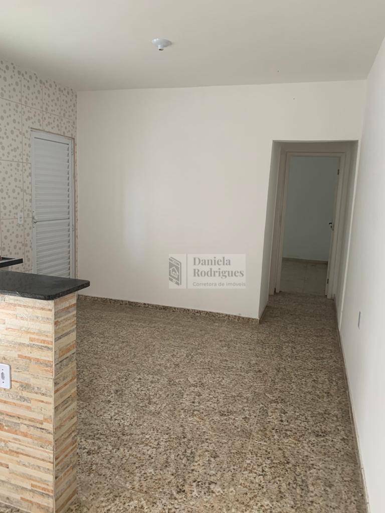 Casa à venda com 2 quartos, 79m² - Foto 9