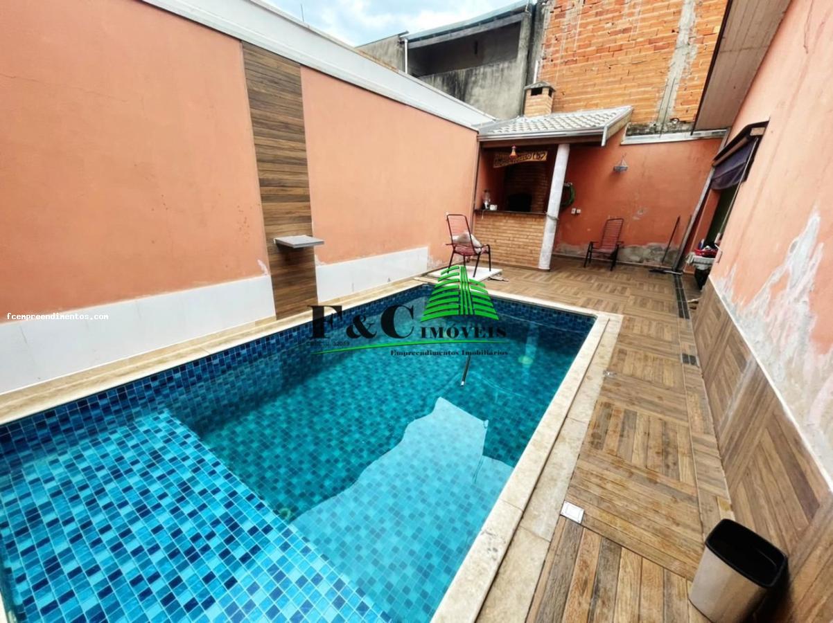 Casa à venda com 4 quartos, 250m² - Foto 1