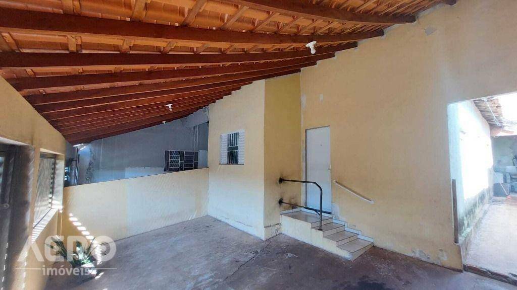 Casa à venda com 3 quartos, 120m² - Foto 1