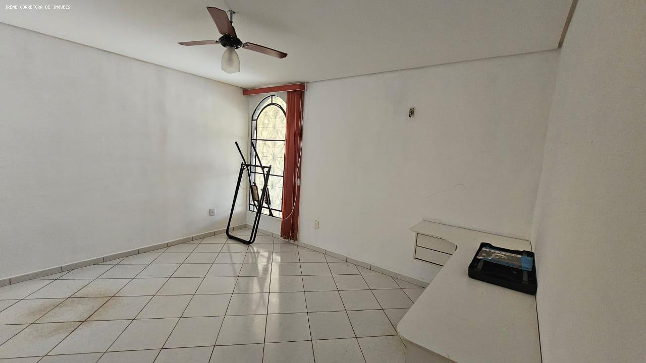 Casa à venda com 3 quartos, 370m² - Foto 10