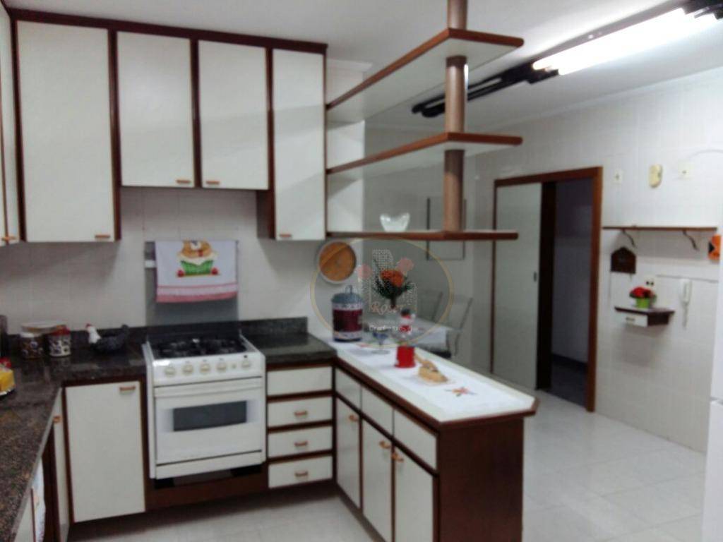 Apartamento à venda com 3 quartos, 180m² - Foto 7