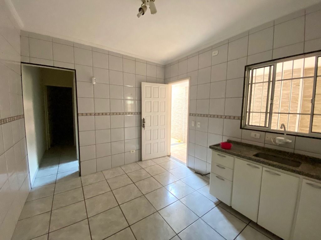 Casa à venda com 2 quartos, 156m² - Foto 4