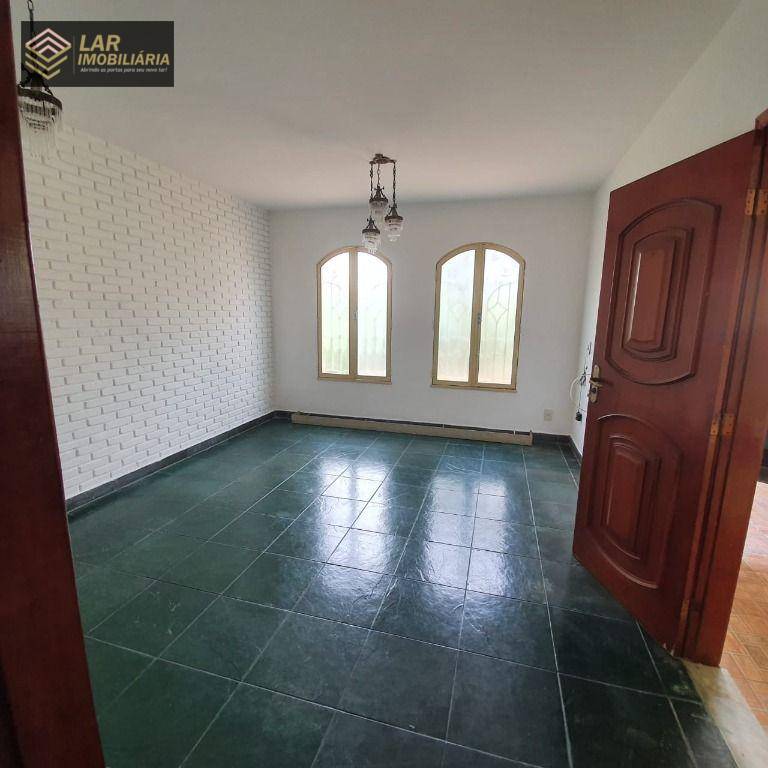 Casa à venda com 4 quartos, 200m² - Foto 17