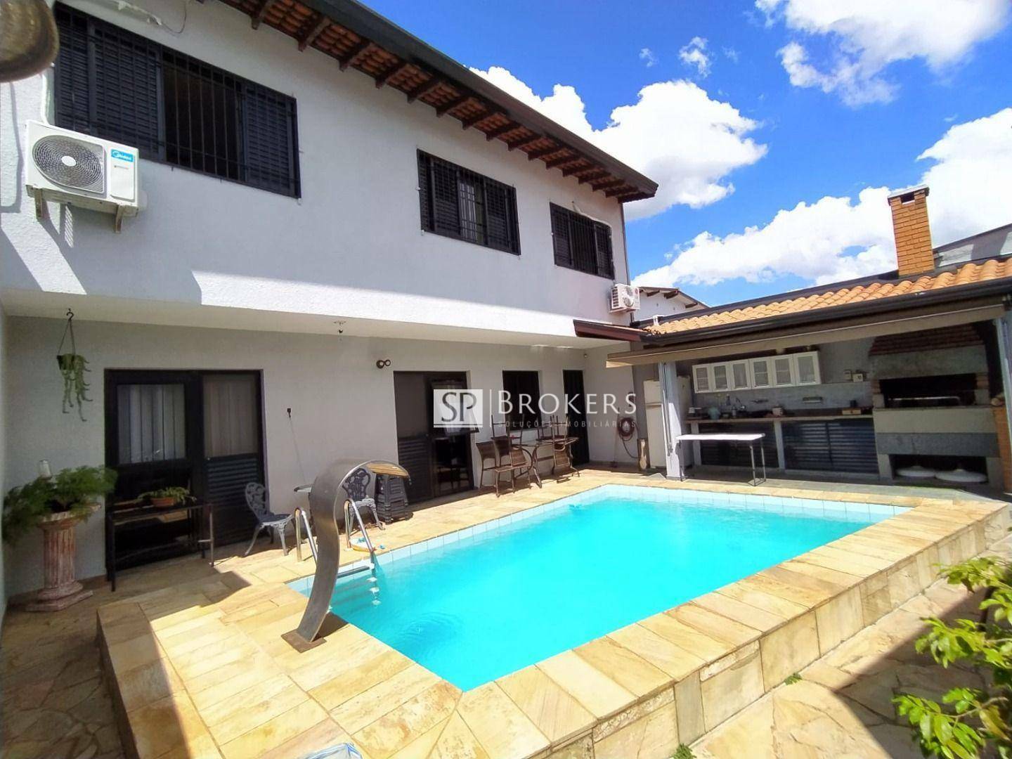 Casa à venda com 4 quartos, 180m² - Foto 1