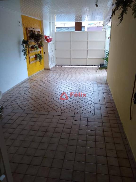 Casa à venda com 3 quartos, 210m² - Foto 2