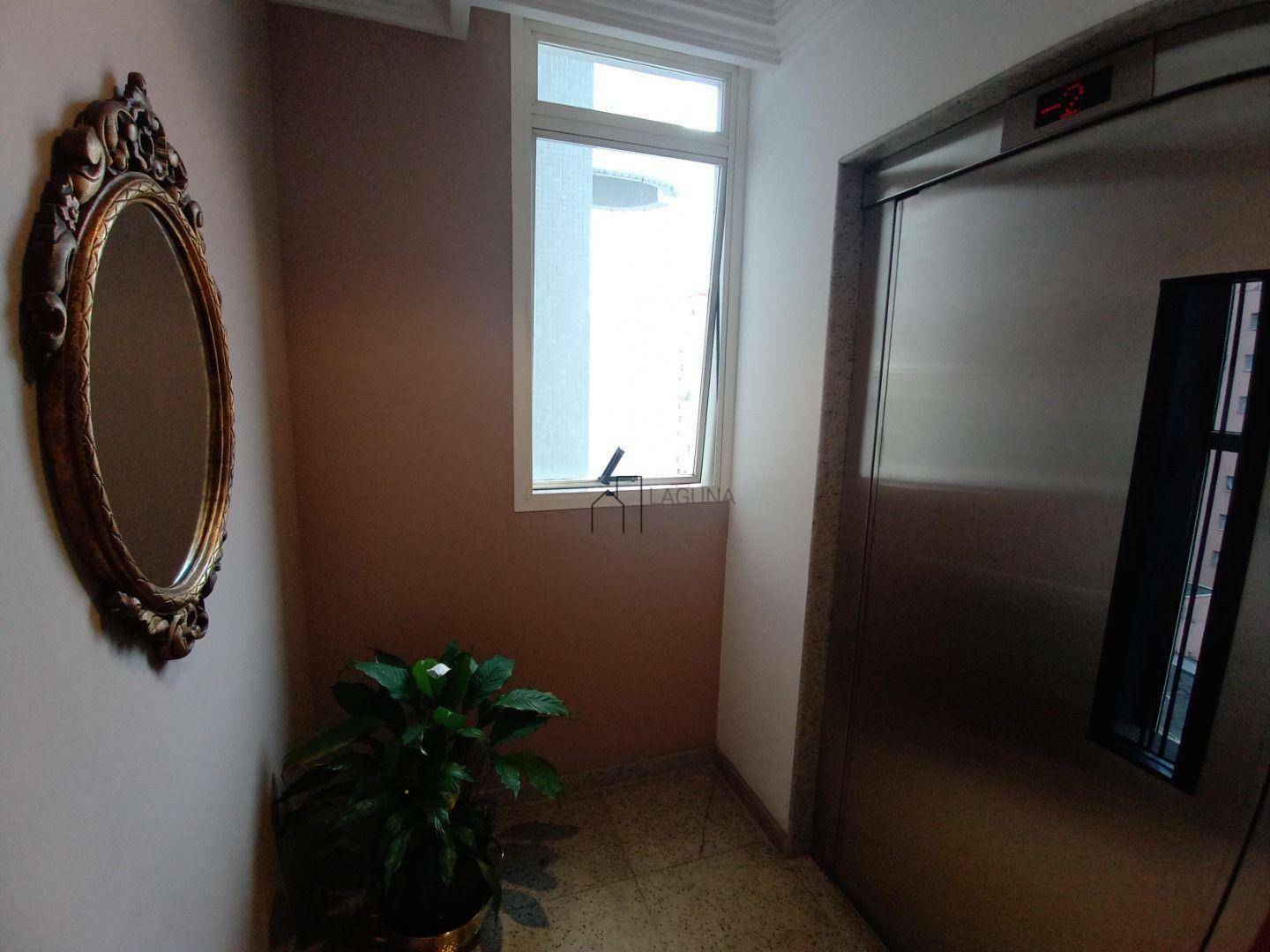 Apartamento à venda com 3 quartos, 177m² - Foto 2