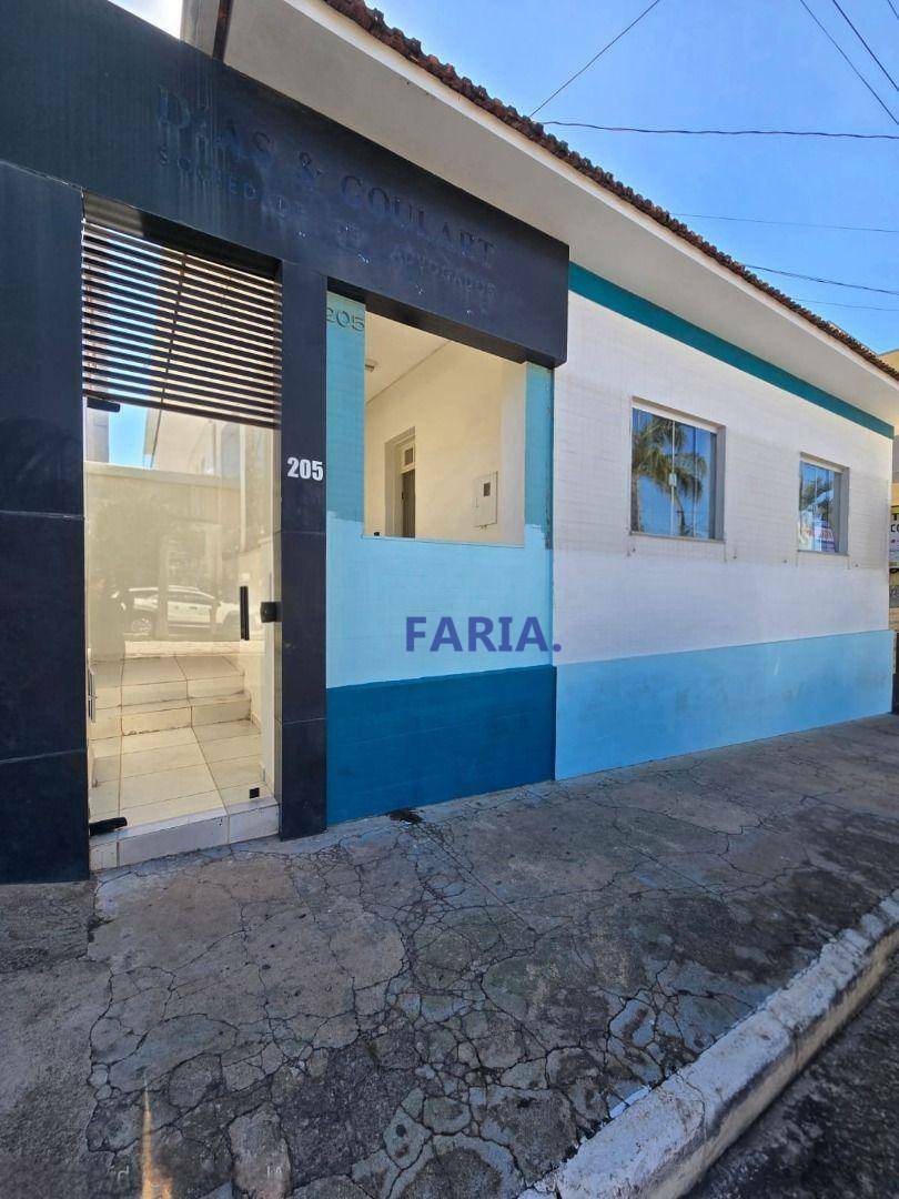 Casa, 3 quartos, 200 m² - Foto 1