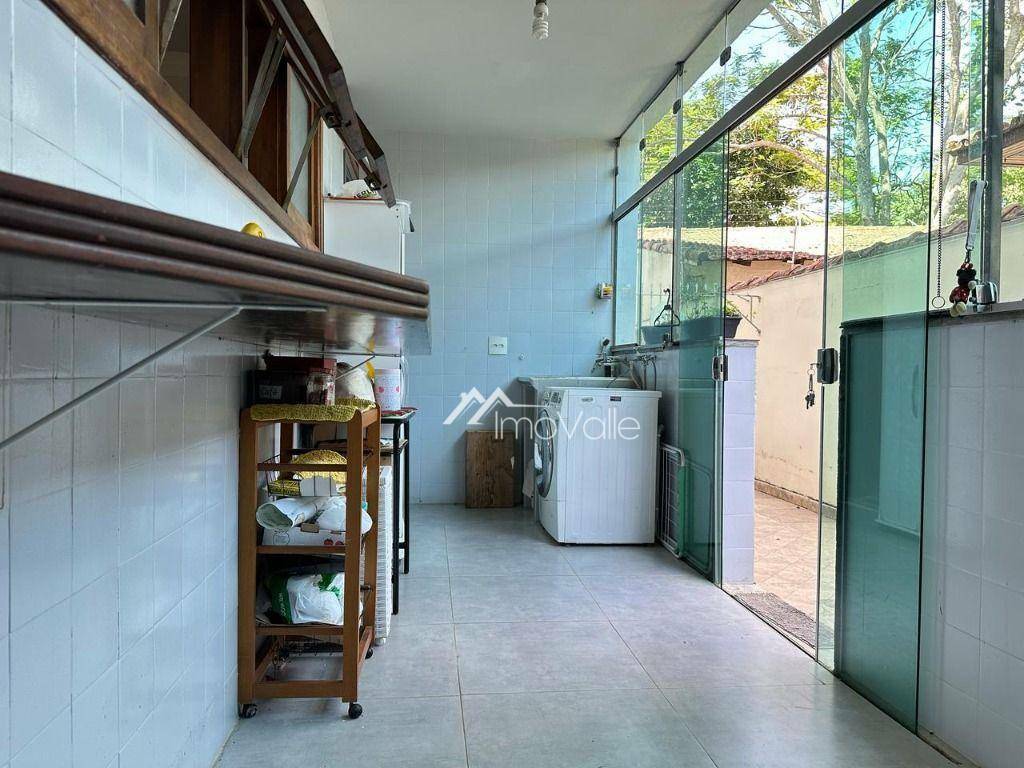 Casa à venda e aluguel com 3 quartos, 375m² - Foto 11