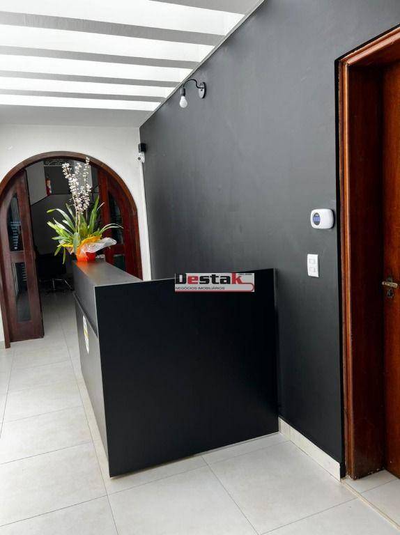 Sobrado para alugar com 4 quartos, 250m² - Foto 7