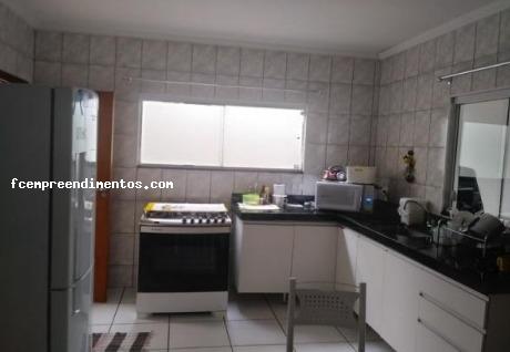 Casa à venda com 2 quartos, 300m² - Foto 1