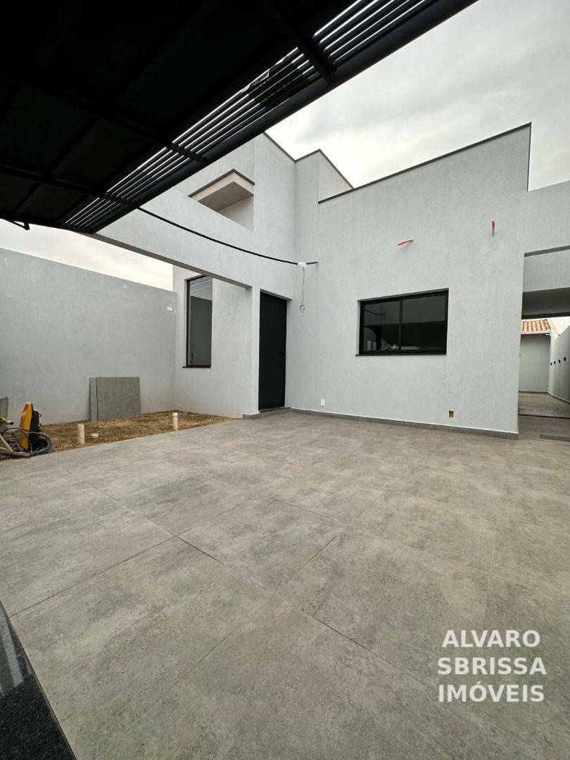 Casa à venda com 2 quartos, 108m² - Foto 3