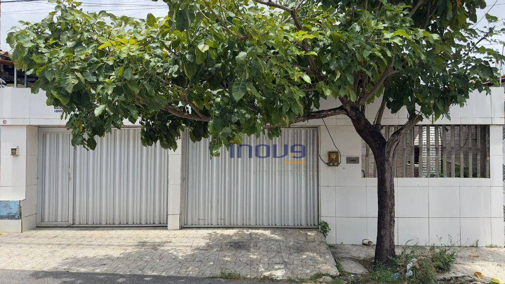 Casa, 4 quartos, 210 m² - Foto 2