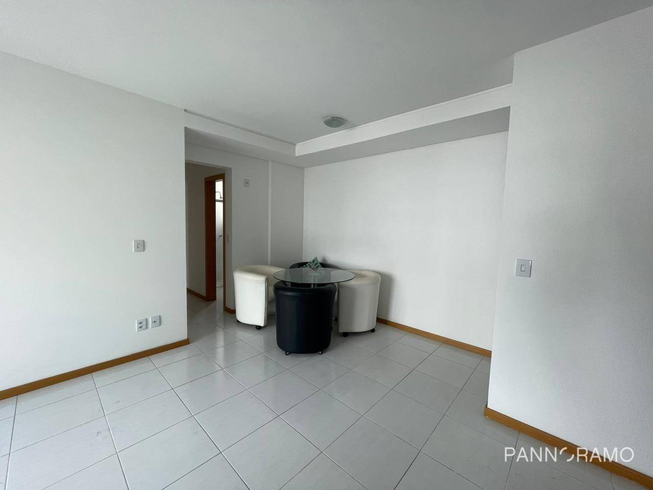 Apartamento à venda com 2 quartos, 67m² - Foto 4