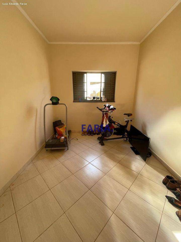 Casa à venda com 4 quartos, 200m² - Foto 22