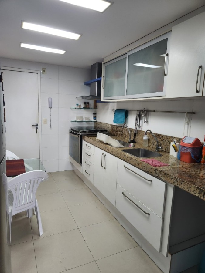 Apartamento à venda com 3 quartos, 170m² - Foto 4