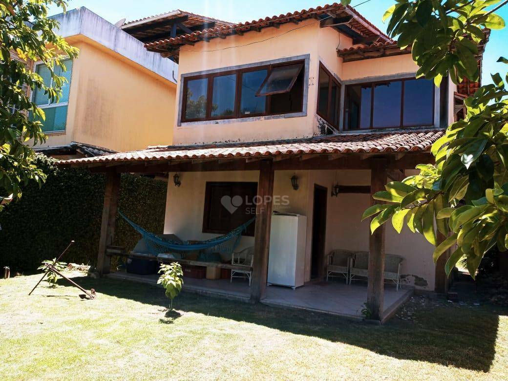 Casa à venda com 3 quartos, 200m² - Foto 1