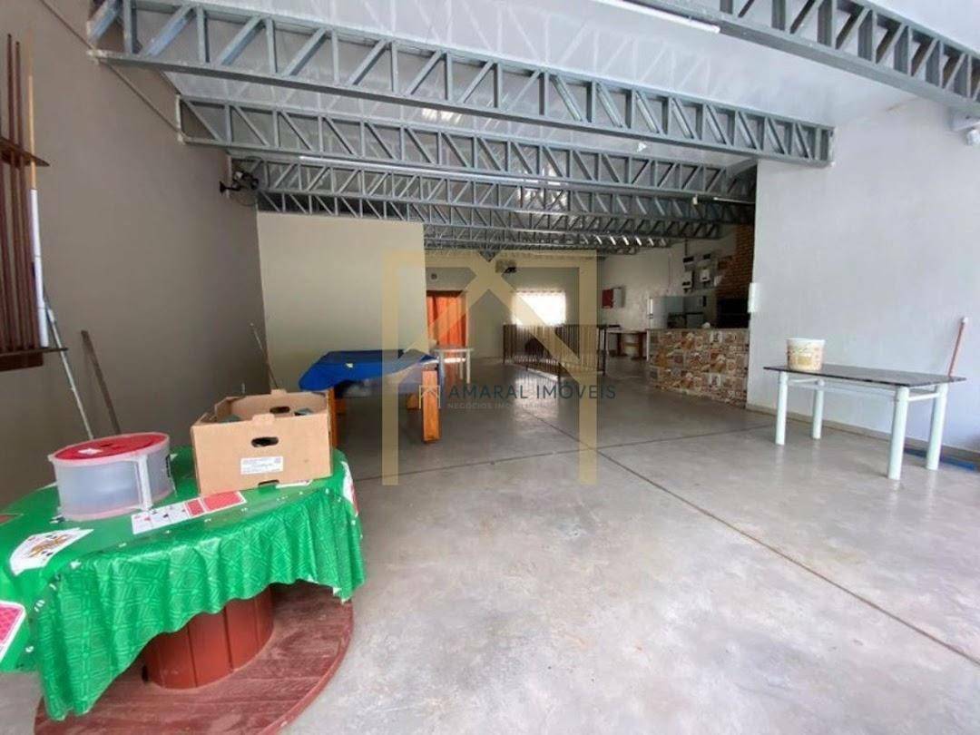 Chácara à venda com 4 quartos, 200m² - Foto 8