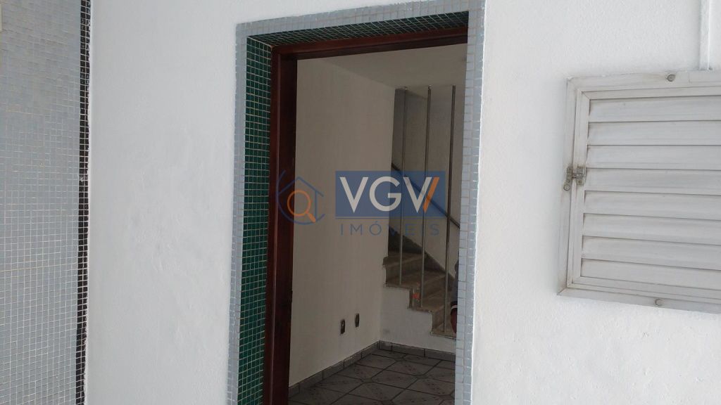 Casa para alugar com 3 quartos, 150m² - Foto 2