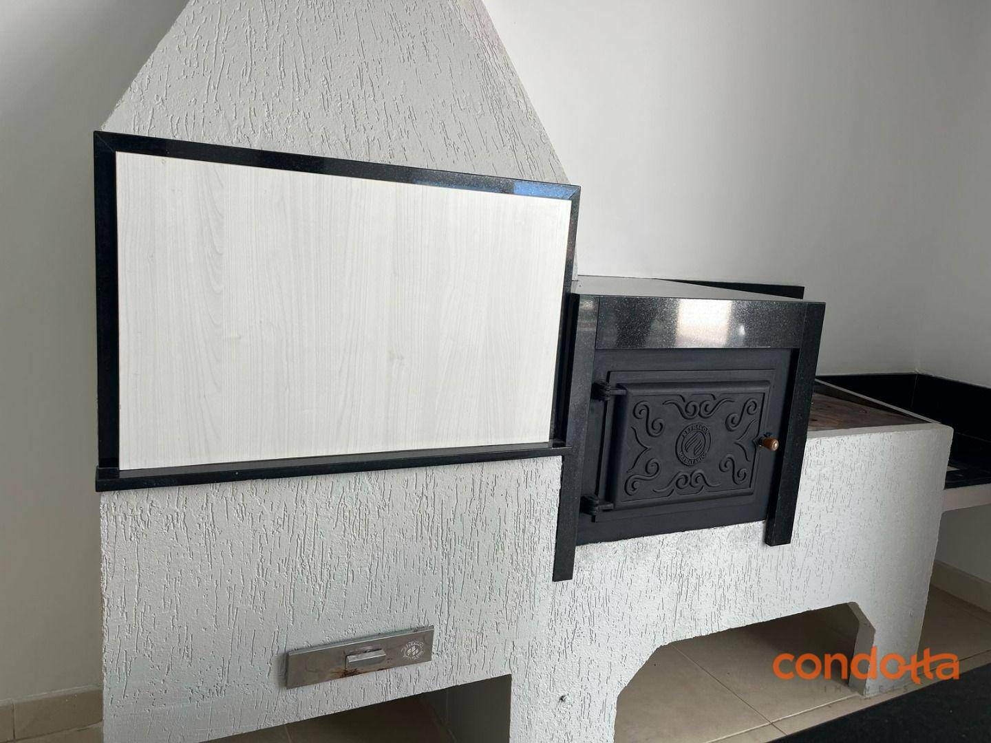 Casa para alugar com 4 quartos, 300m² - Foto 17