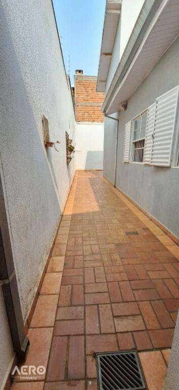 Casa à venda com 4 quartos, 177m² - Foto 4