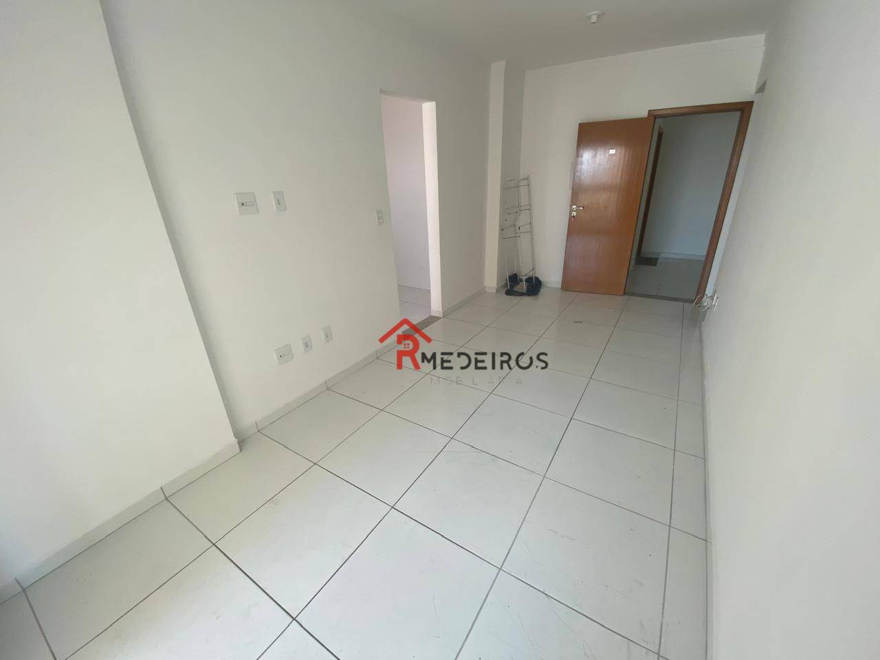 Apartamento à venda com 2 quartos, 80m² - Foto 4