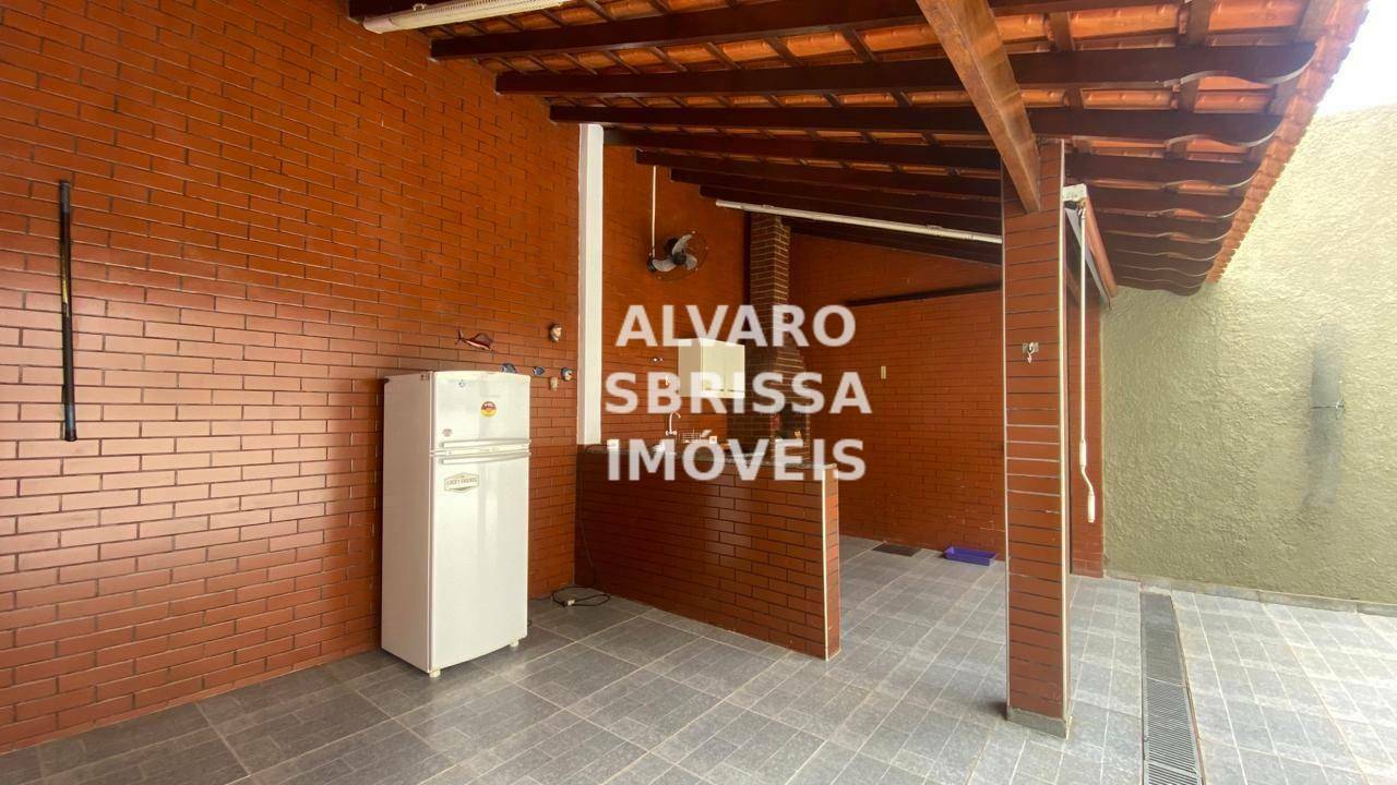 Casa à venda com 3 quartos, 272m² - Foto 14