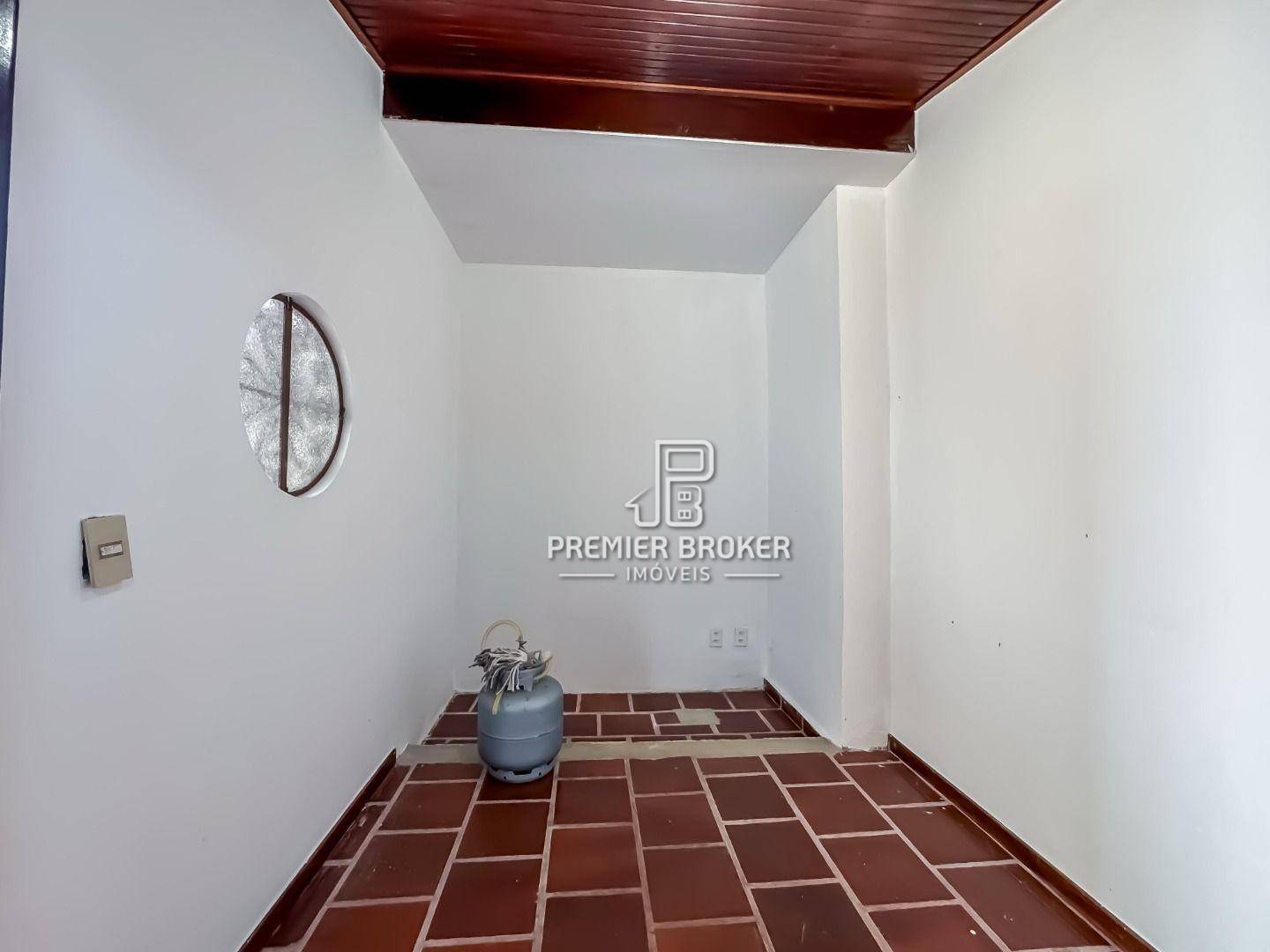Casa de Condomínio à venda com 4 quartos, 250m² - Foto 16