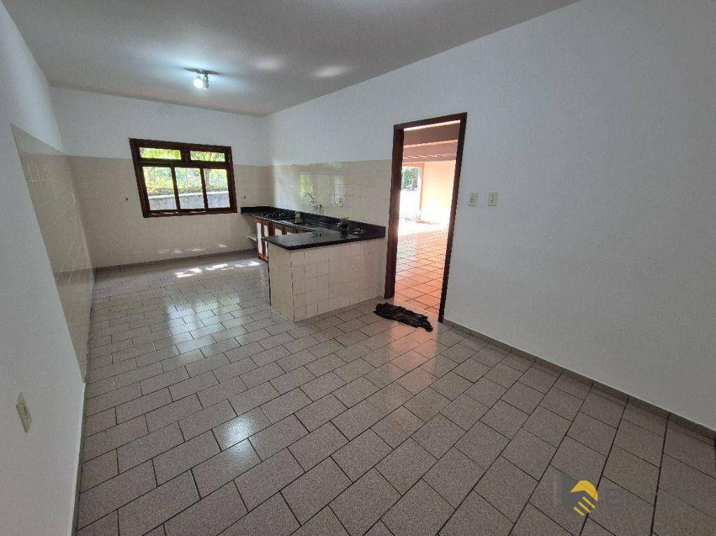 Casa para alugar com 3 quartos, 209m² - Foto 7