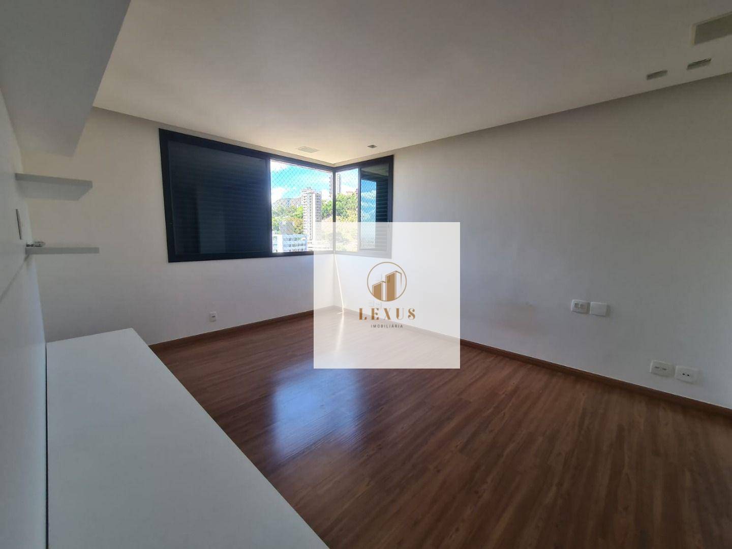 Apartamento à venda com 3 quartos, 206m² - Foto 9