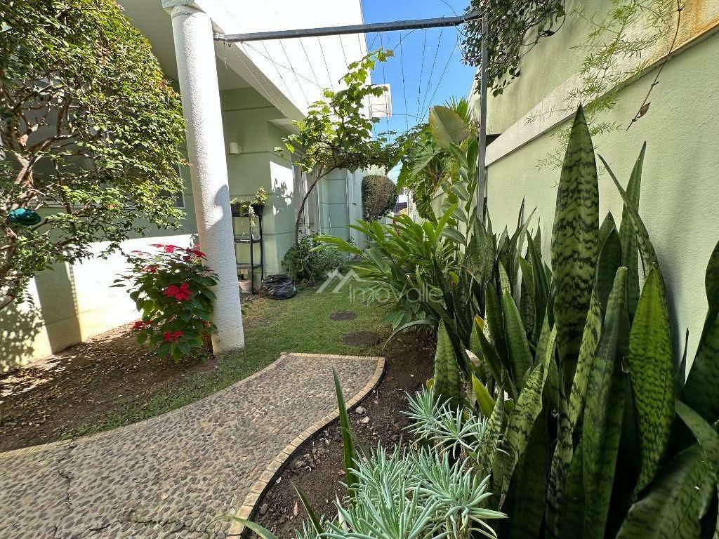 Casa de Condomínio à venda com 4 quartos, 384m² - Foto 47