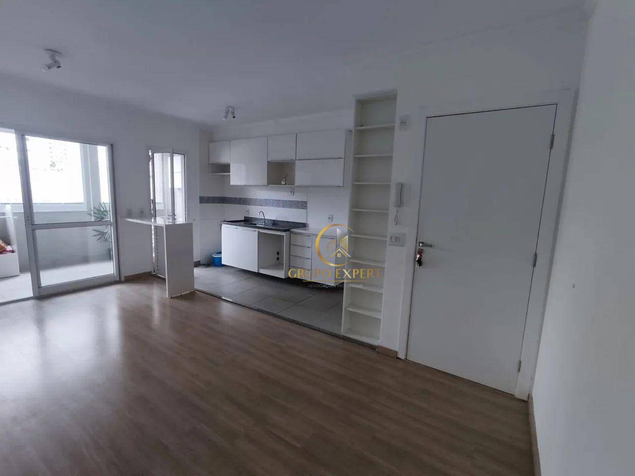 Apartamento à venda com 3 quartos, 75m² - Foto 1