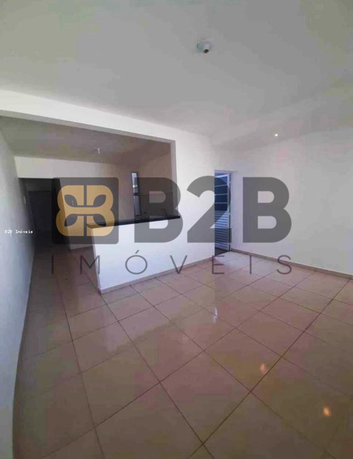 Casa à venda com 2 quartos, 150m² - Foto 1