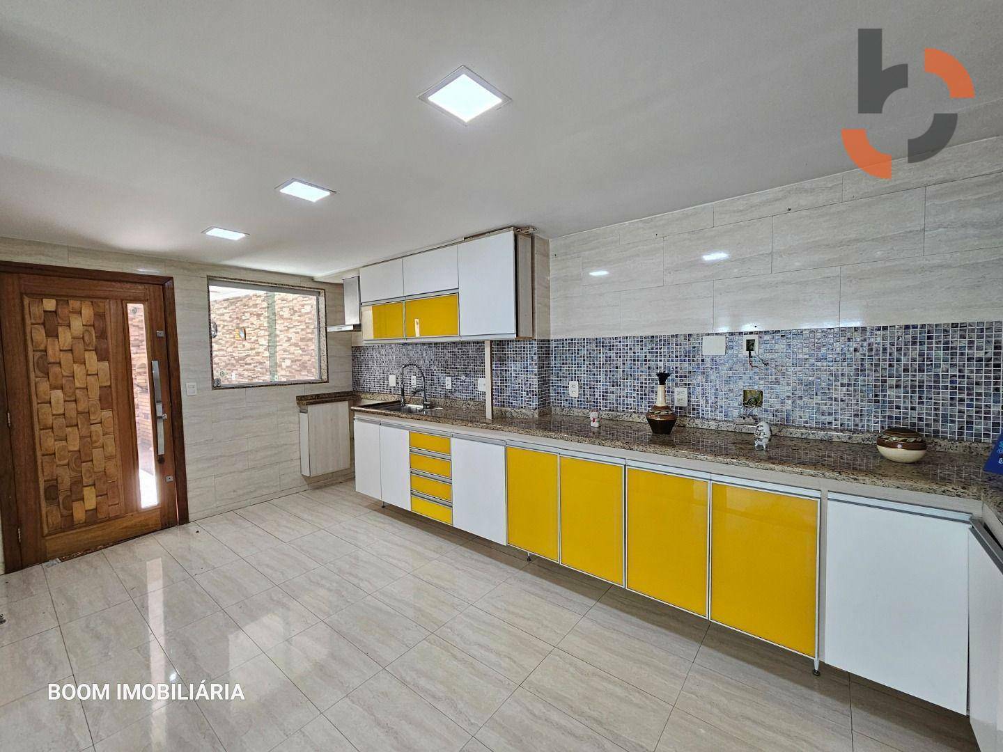 Casa à venda com 5 quartos, 218m² - Foto 11