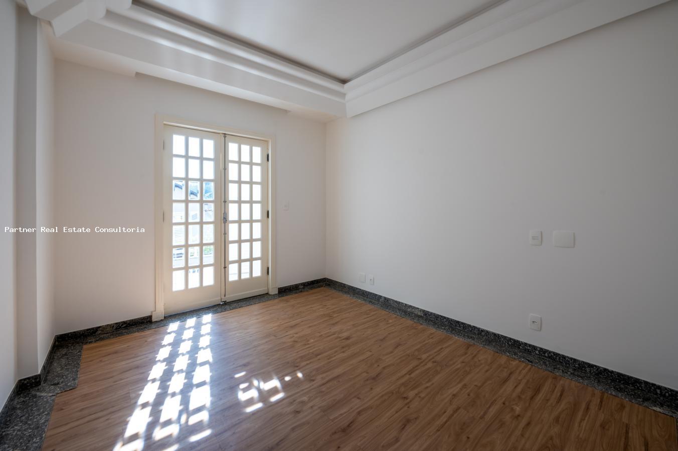 Casa à venda com 4 quartos, 1404m² - Foto 13