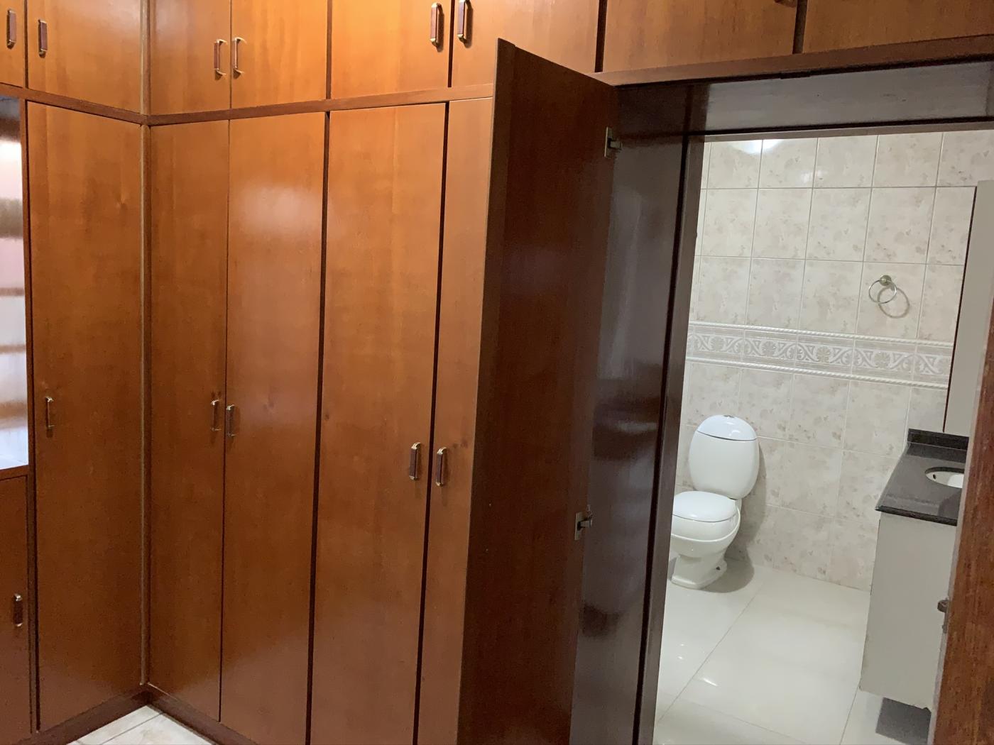 Casa de Condomínio para alugar com 3 quartos, 249m² - Foto 30