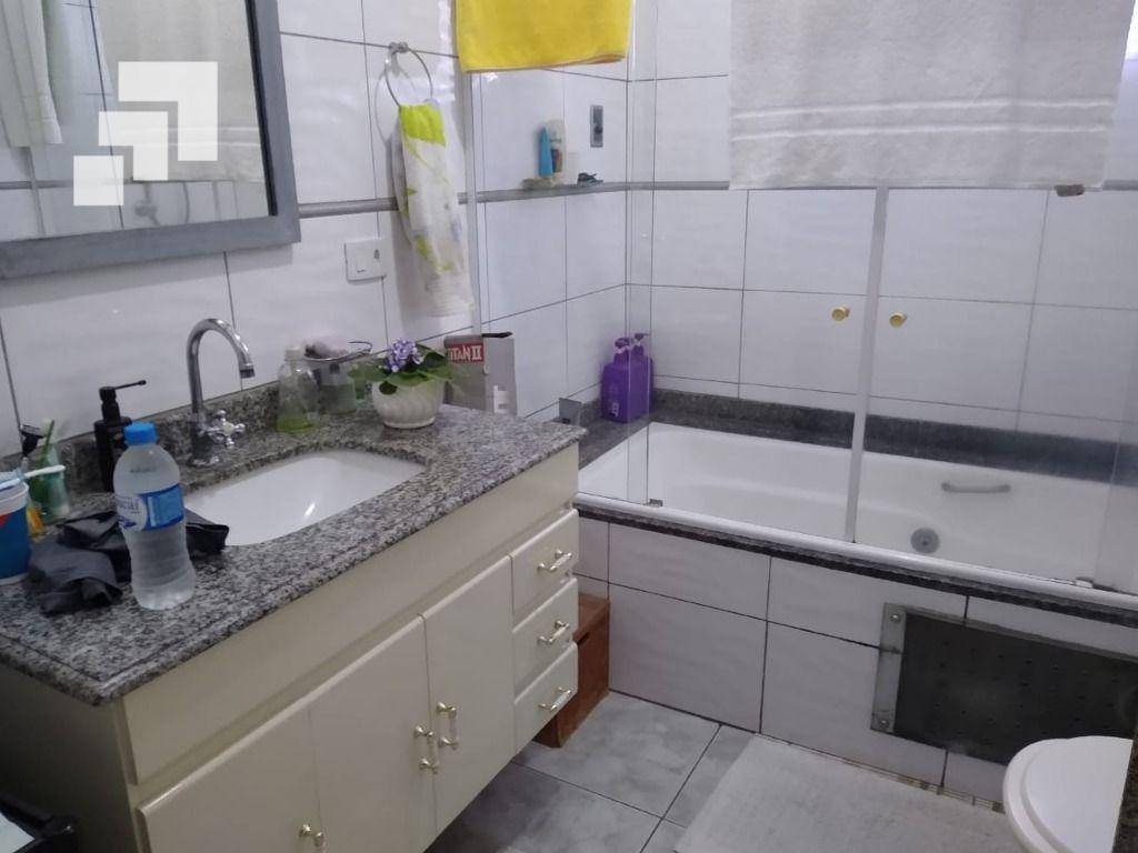 Casa de Condomínio para alugar com 3 quartos, 198m² - Foto 9