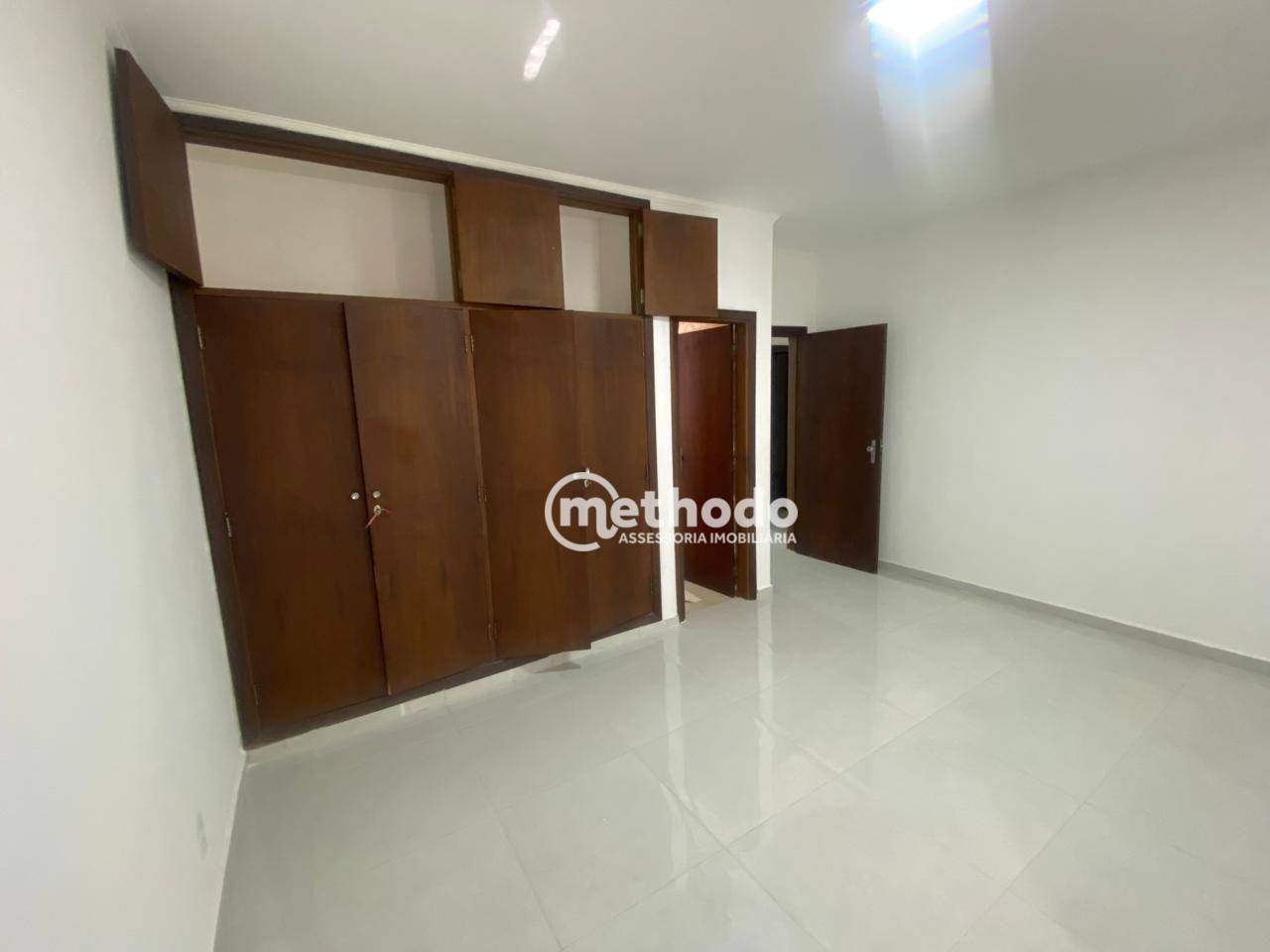 Casa para alugar com 4 quartos, 244m² - Foto 9