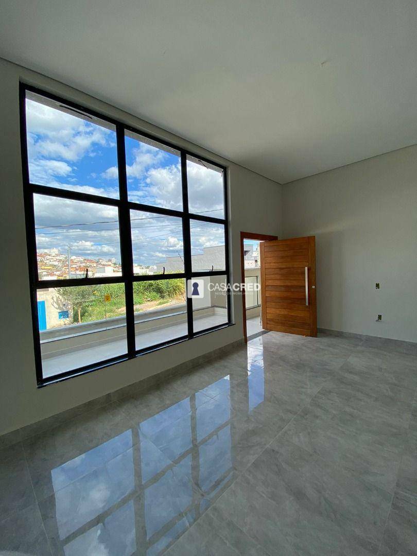 Casa à venda com 3 quartos, 220m² - Foto 2