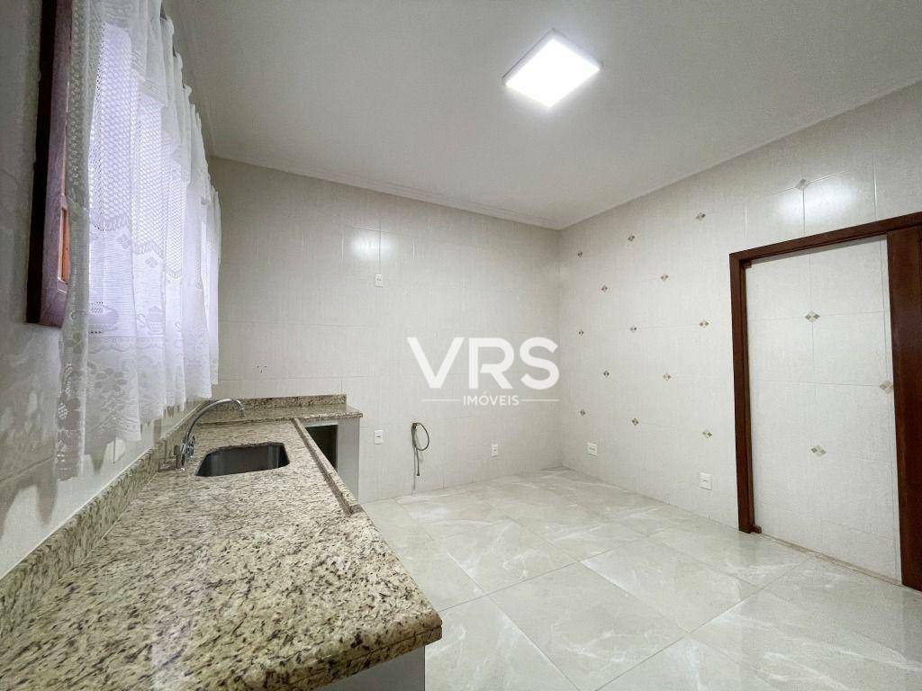 Casa à venda com 4 quartos, 195m² - Foto 14