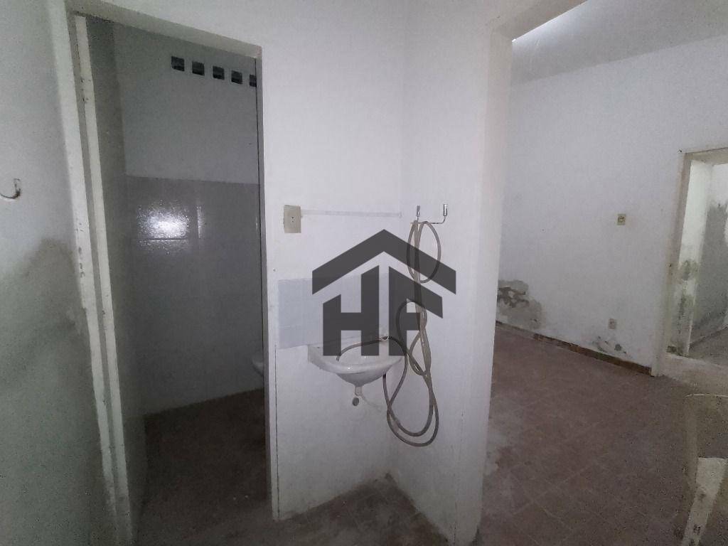 Casa à venda com 5 quartos, 225m² - Foto 4