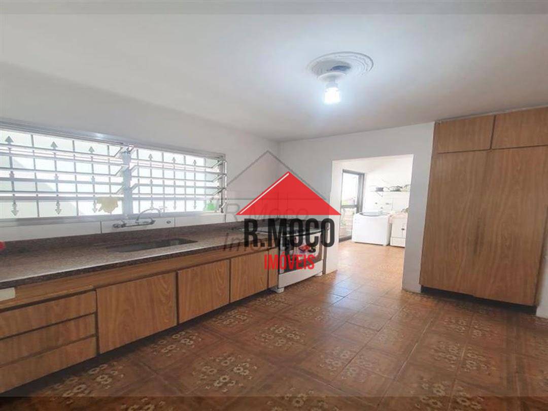 Sobrado à venda com 3 quartos, 231m² - Foto 1